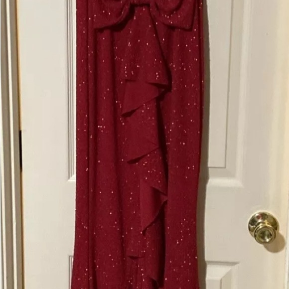 Lovely Day Women’s Red Sequined Maxi Formal Prom Dress Back Out Size Medium - Picture 5 of 10